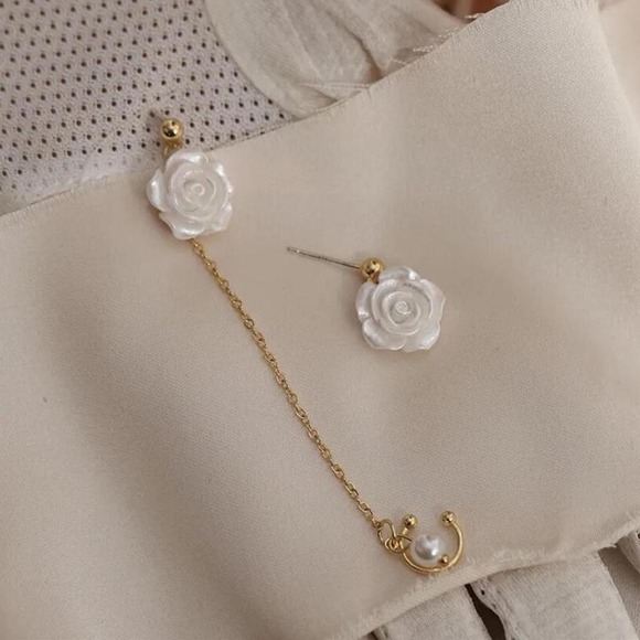 Jewelry - Floral Earrings with Pearl & Chain Ear‎ Cuff Trendy Statement Unique Design